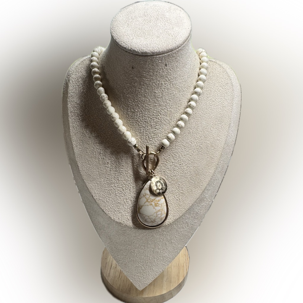 18” Shyanne White Beaded Necklace With Marble Pendant